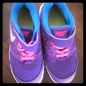 Nike purple no tie Kids sneakers size 11 Toddler